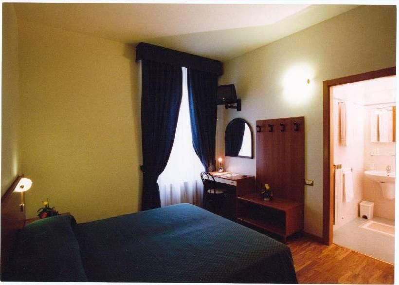 Hotel 2000 Fabriano Zimmer foto